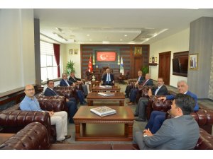 Rektör Karakaya, ‘Turuncu Bayrak’ alan yöneticilere teşekkür etti