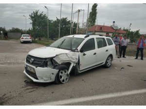 Kulu otomobiller çarpıştı: 2 yaralı