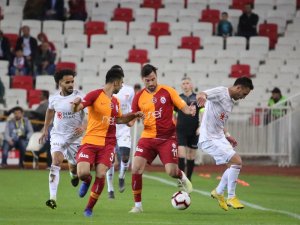 Spor Toto Süper Lig: DG Sivasspor: 2 - Galatasaray: 2 (İlk yarı)
