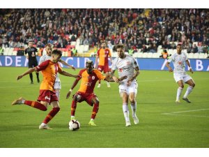 Spor Toto Süper Lig: DG Sivasspor: 4 - Galatasaray: 3 (Maç sonucu)