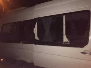 Rize deplasmanı dönüşü Trabzonspor taraftarını taşıyan konvoya taşlı saldırı