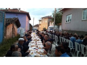 Köy muhtarından 400 kişilik iftar yemeği