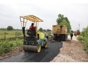Adapazarı’nda yol açımı ve asfalt  yama çalışmaları sürüyor