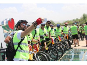 Bisikletli İranlı turistler Van turlarını tamamladılar