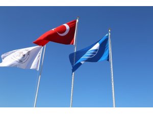 Burhaniye Ören Plajında mavi bayrak dalgalanıyor