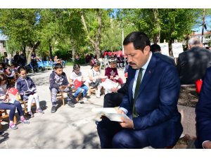 Ardahan Okuyor Projesi kapsamında Şehir Parkında kitap okuma etkinliği düzenlendi