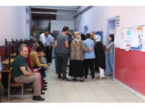 Yusufeli’nde oy kullanma işlemi başladı