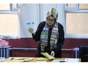 Yusufeli’nde oy verme işlemi bitti sandıklar açılmaya başladı