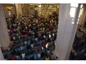 Kırıkkale’de vatandaşlar camilere akın etti