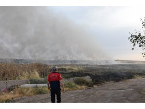 Suriye sınırındaki yangına TOMA müdahale etti