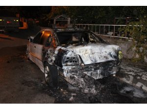 Karaman’da kundaklanan otomobil alev topuna döndü