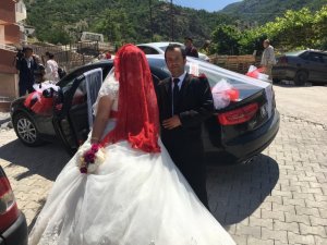 Evlenen çiftlerin düğün arabası belediyeden