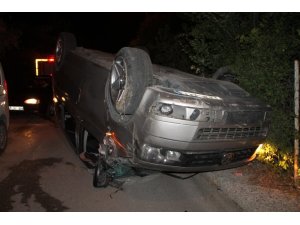 Düğünden dönen minibüs kaza yapı: 3 yaralı