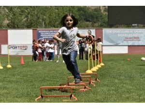 Gümüşhane Yeni Şehir Stadyumu’nda Çocuk Oyunları Şenliği