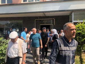 Ataşehir’de riskli binanın boşaltılması sırasında arbede çıktı