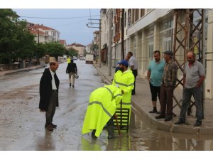 Karaman’da su baskınlarına belediye ekipleri anında müdahale etti