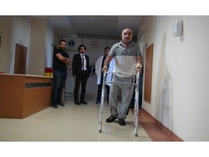 Yatalak hasta, başarılı ameliyat sonrası yürümeye başladı