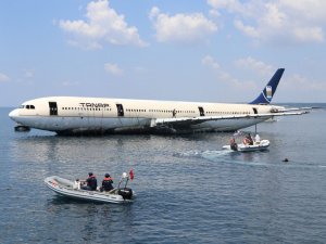 Dev yolcu uçağı Saroz Körfezine batırıldı