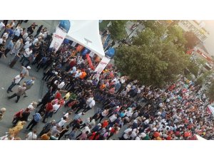 Gaziosmanpaşa’da İmamoğlu mitingine gelen CHP’lilerden AK Parti standına tepki