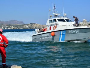 Türk teknesi Yunanistan'da durduruldu: 2 gözaltı...