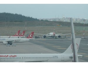 Londra’ya giden uçak İstanbul’a zorunlu iniş yaptı