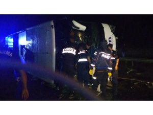 Yolcu otobüsü devrildi: 16 yaralı