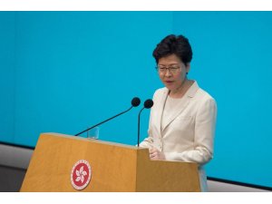 İstifası istenen Hong Kong lideri halktan yeniden özür diledi