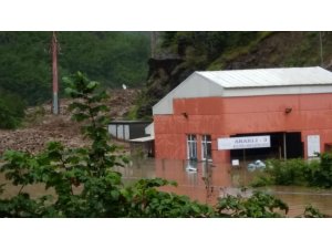 Trabzon’un Araklı ilçesinde HES borusu patladı: 4 kayıp