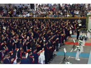 Yaşar Doğu Spor Bilimleri Fakültesi mezunlarını uğurladı