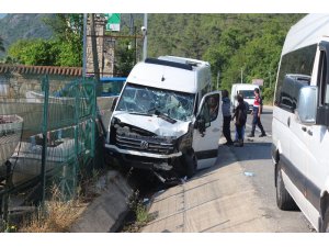 Marmaris’te turistleri taşıyan araç kaza yaptı: 17 yaralı