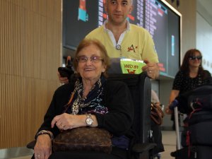69 yıllık hayalini gerçekleştiren Raşel Kazes, Türkiye’den ayrıldı