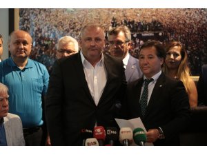 Bursaspor’da Başkan Mesut Mestan ve yeni yönetim mazbatasını aldı