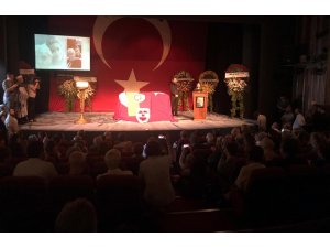 Ünlü tiyatrocu Enis Fosforoğlu için tören düzenlendi