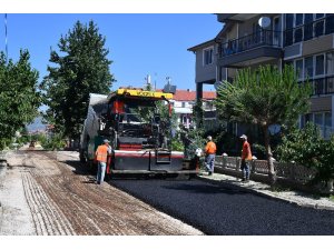 Isparta Belediyesi’nden Hızırbey ve Karaağaç’ta asfalt çalışmaları