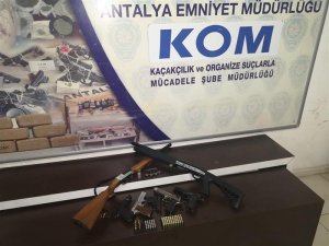 Antalya’da silah kaçakçılığı operasyonu: 3 gözaltı