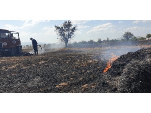Küçükköy’de anız ve ekin yangını