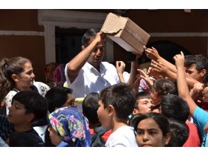 Muhtardan Kuran Kursu öğrencilerine dondurma ikramı