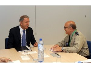 Bakan Akar, NATO Askeri Komite Başkanı Peach ile görüştü