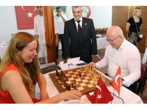 Satranç Sporcuları Zeybek Oynadı