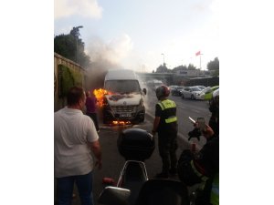E-5’te servis minibüs alev alev yandı