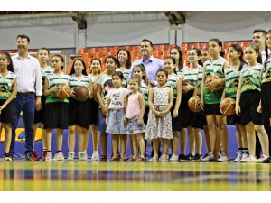 Başkan Dutlulu basketbol yaz okulunu ziyaret etti