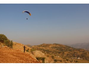 Şırnak’ta ilk defa yamaç paraşütü hedef yarışması yapıldı