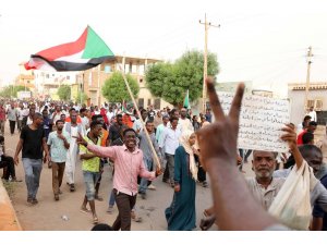 Sudan’da halk ayaklandı: 5 gösterici öldü!