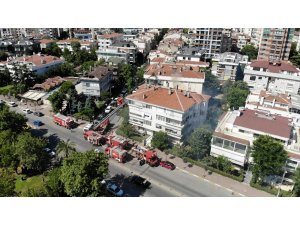 Kadıköy’de 4 katlı binada çıkan yangın havadan görüntülendi