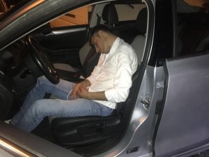 Kağıthane’de kaza yapan alkollü sürücü direksiyon başında uyuya kaldı