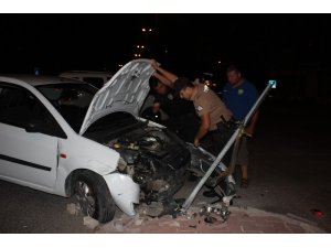 "Dur" ihtarına uymayan sürücü, polisten kaçarken kaza yaptı