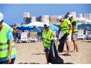 Turizm merkezi Kızkalesi’nde sahil temizliği