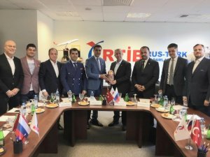 Ankara Büyükşehir Belediye Başkanı Yavaş, Moskova’da Türk iş adamlarıyla bir araya geldi