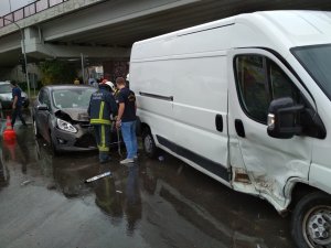 Yalova’da zincirleme trafik kazası: 2 yaralı