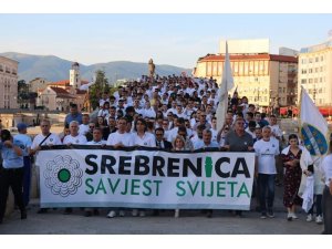 Üsküp’te Srebrenitsa soykırımı için yürüyüş düzenlendi